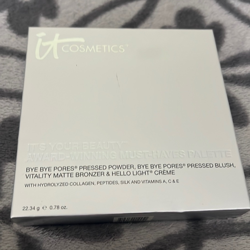 It Cosmetics Palette.  New.  Never Used